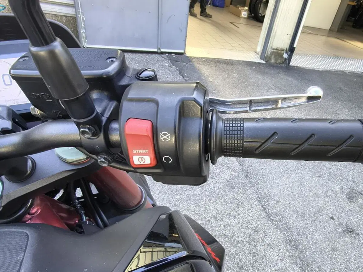 Honda CB 750 Hornet (2023 - 24) (6)