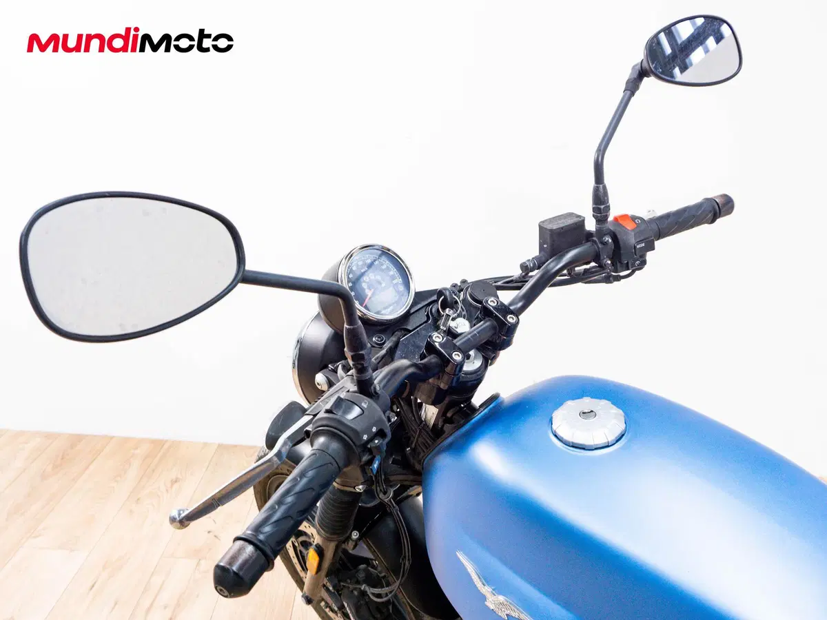 Moto Guzzi V7 Stone (2012 - 15) (11)