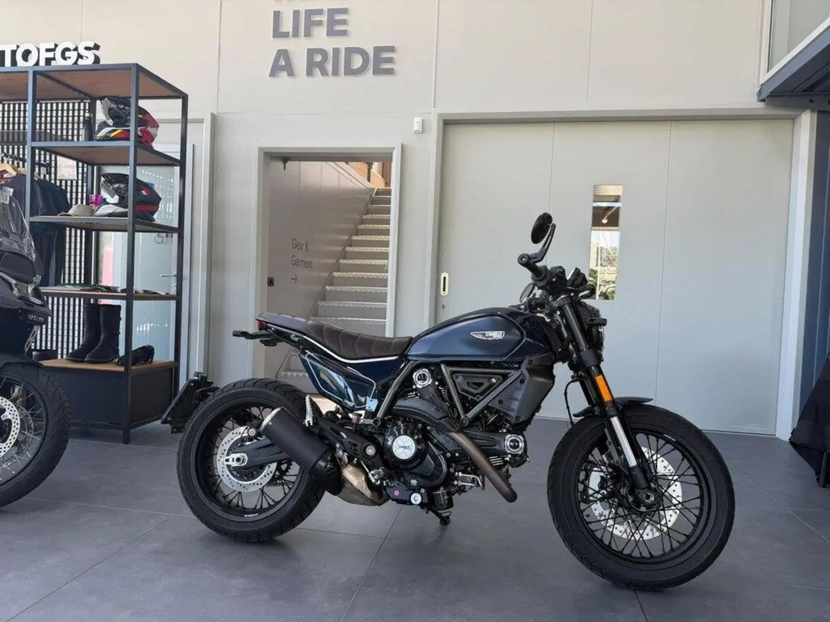 Ducati Scrambler 800 Nightshift (2023 - 24)