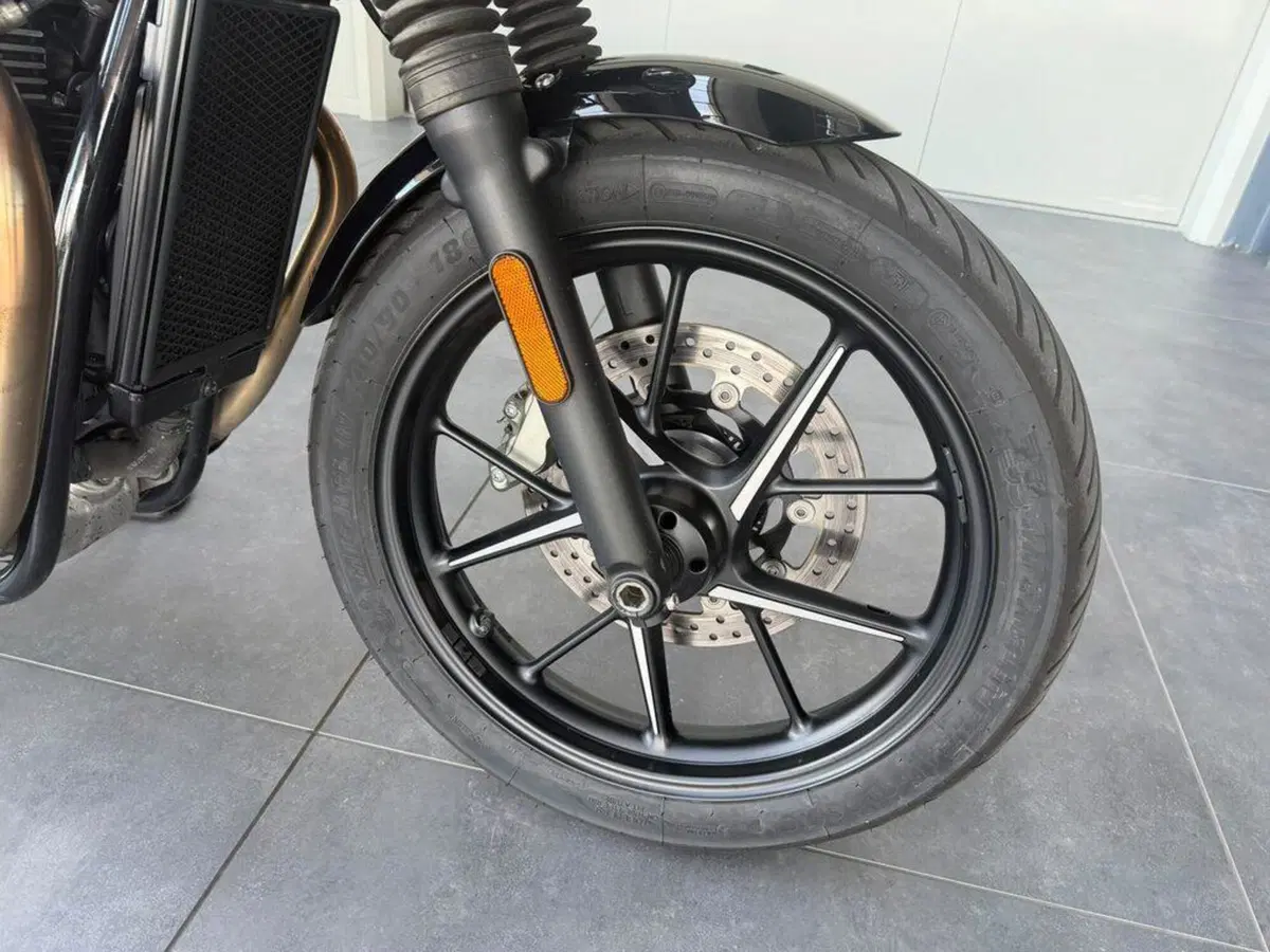 Triumph Street Twin 900 (2019 - 20) (5)