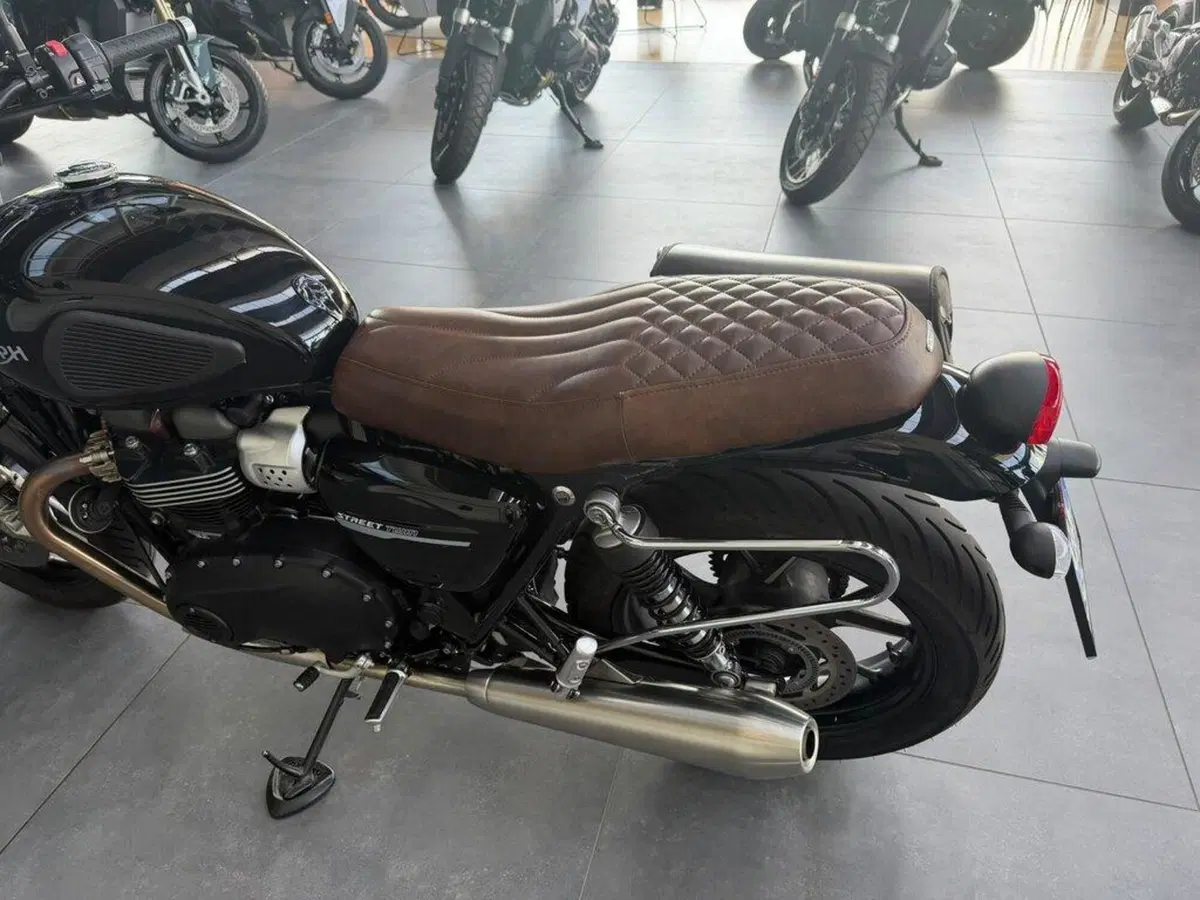 Triumph Street Twin 900 (2019 - 20) (4)