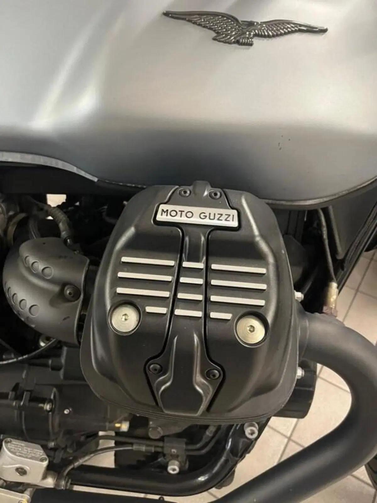 Moto Guzzi V7 Stone (2021 - 24) (4)