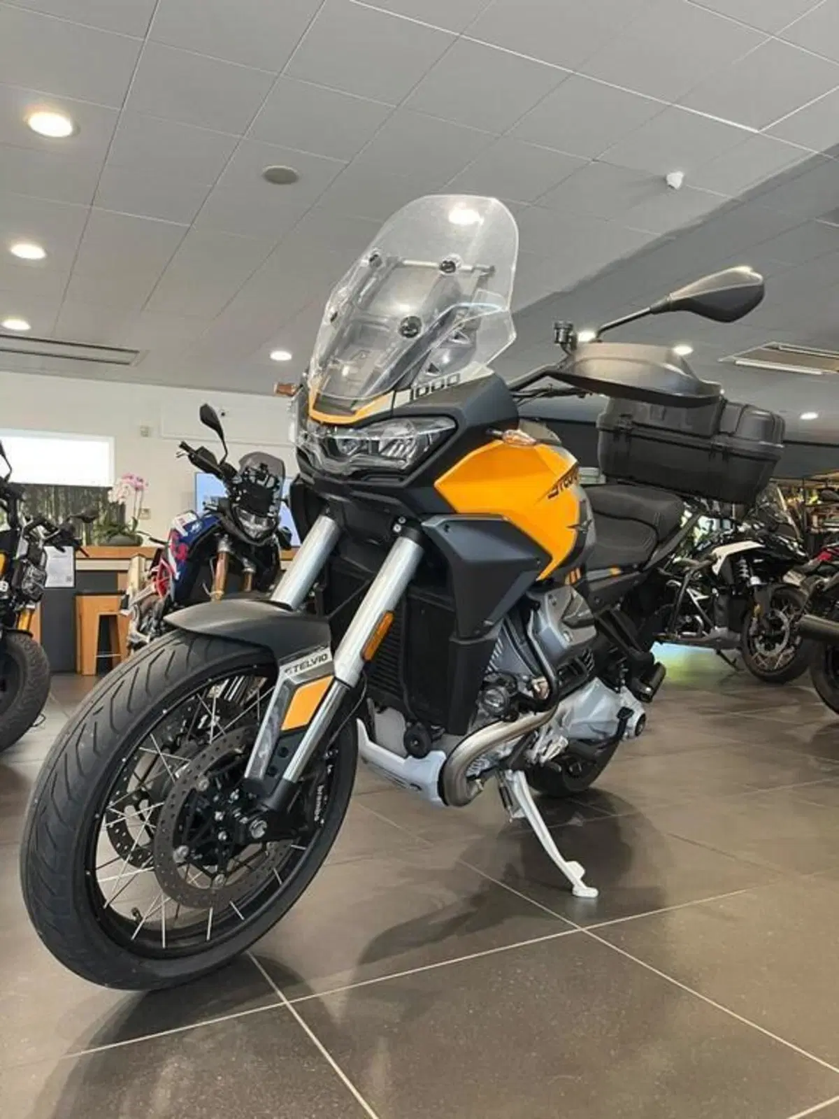 Moto Guzzi Stelvio (2024 - 26) (9)