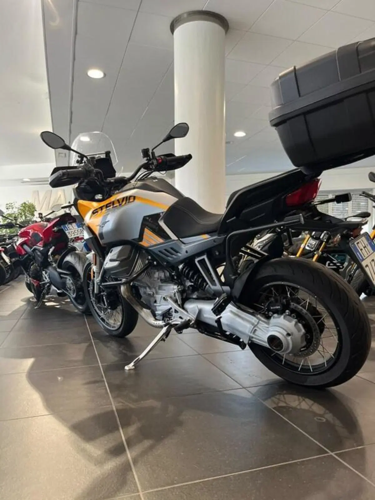 Moto Guzzi Stelvio (2024 - 26) (7)