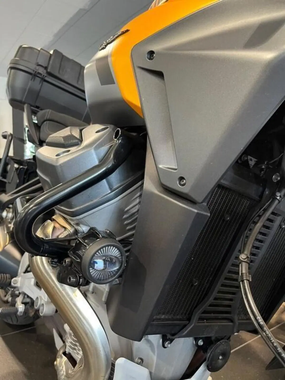 Moto Guzzi Stelvio (2024 - 26) (4)