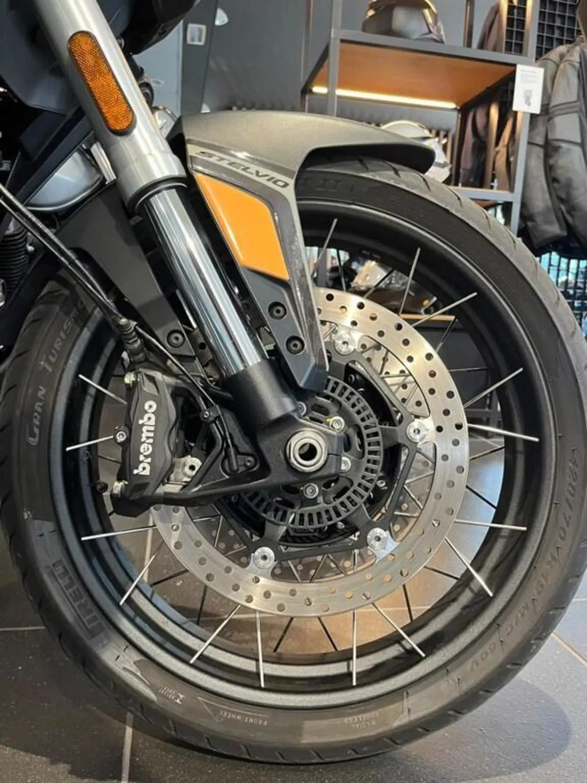 Moto Guzzi Stelvio (2024 - 26) (2)