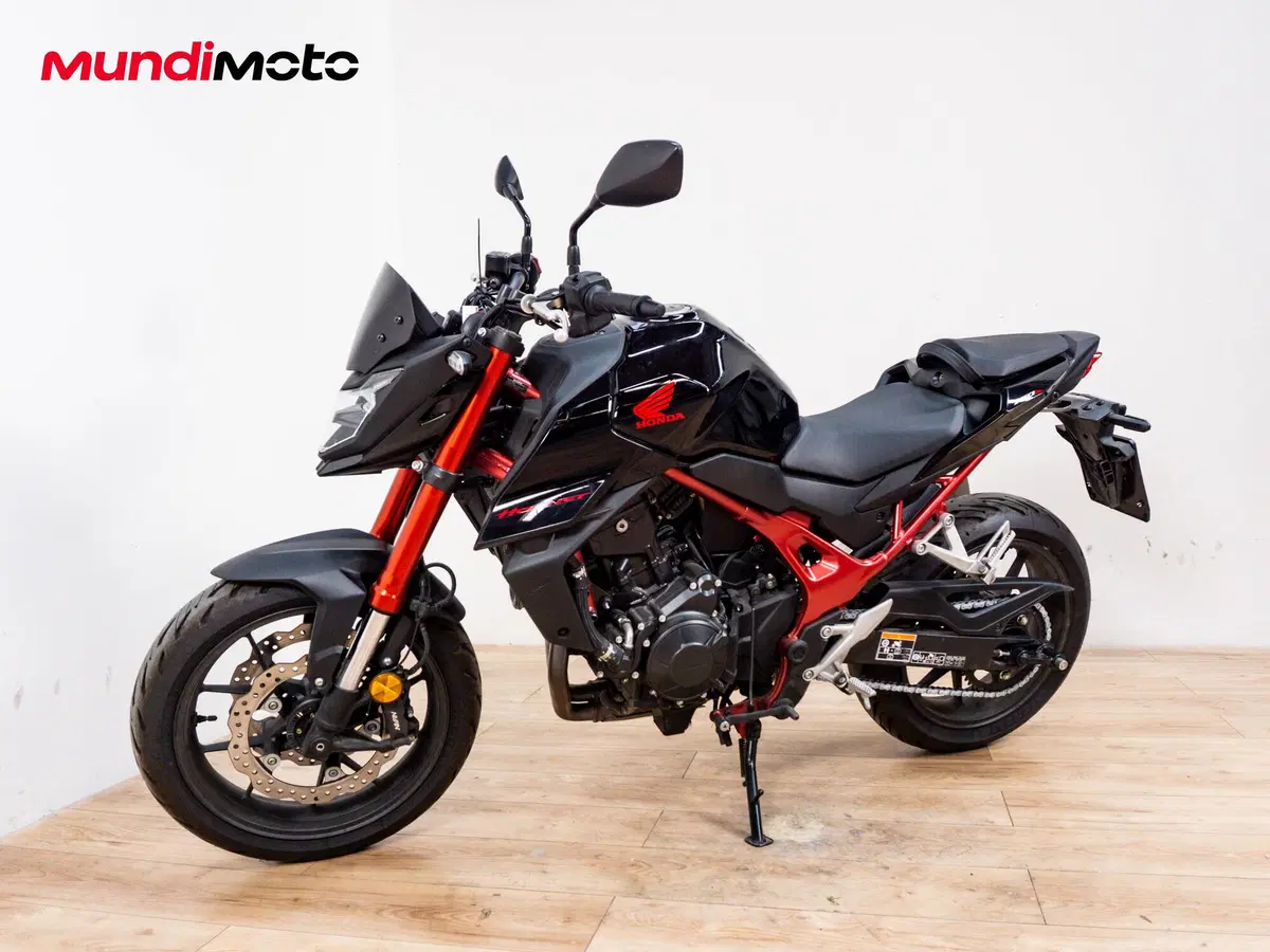 Honda CB 750 Hornet (2025) (8)