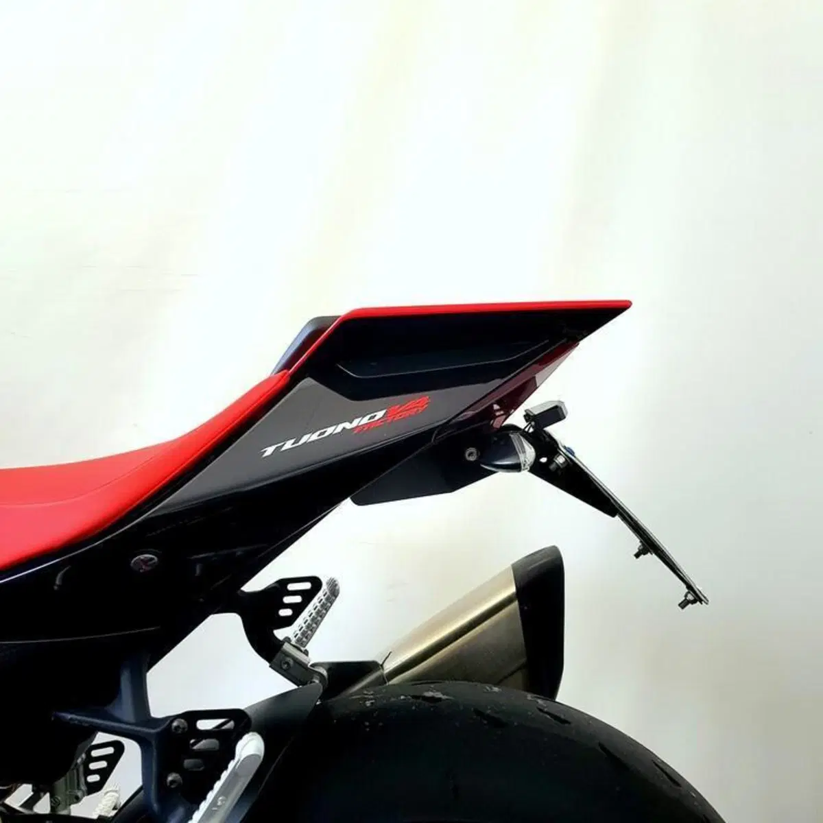 Aprilia Tuono V4 Factory (2021 - 24) (13)