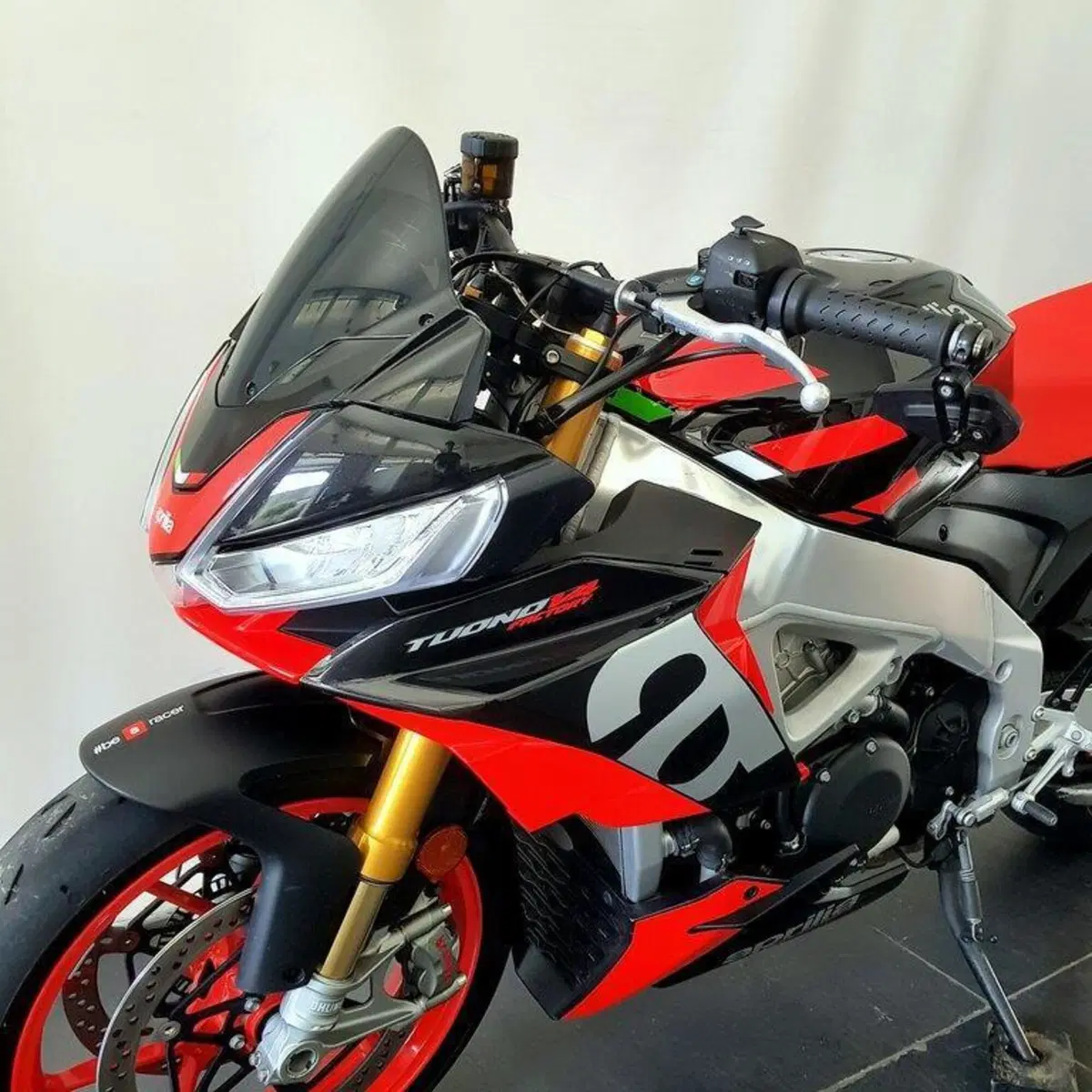 Aprilia Tuono V4 Factory (2021 - 24) (8)