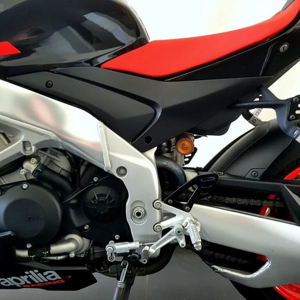 Aprilia Tuono V4 Factory (2021 - 24) (11)