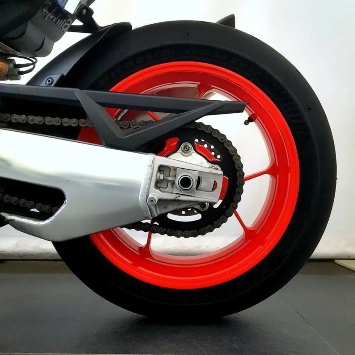Aprilia Tuono V4 Factory (2021 - 24) (14)