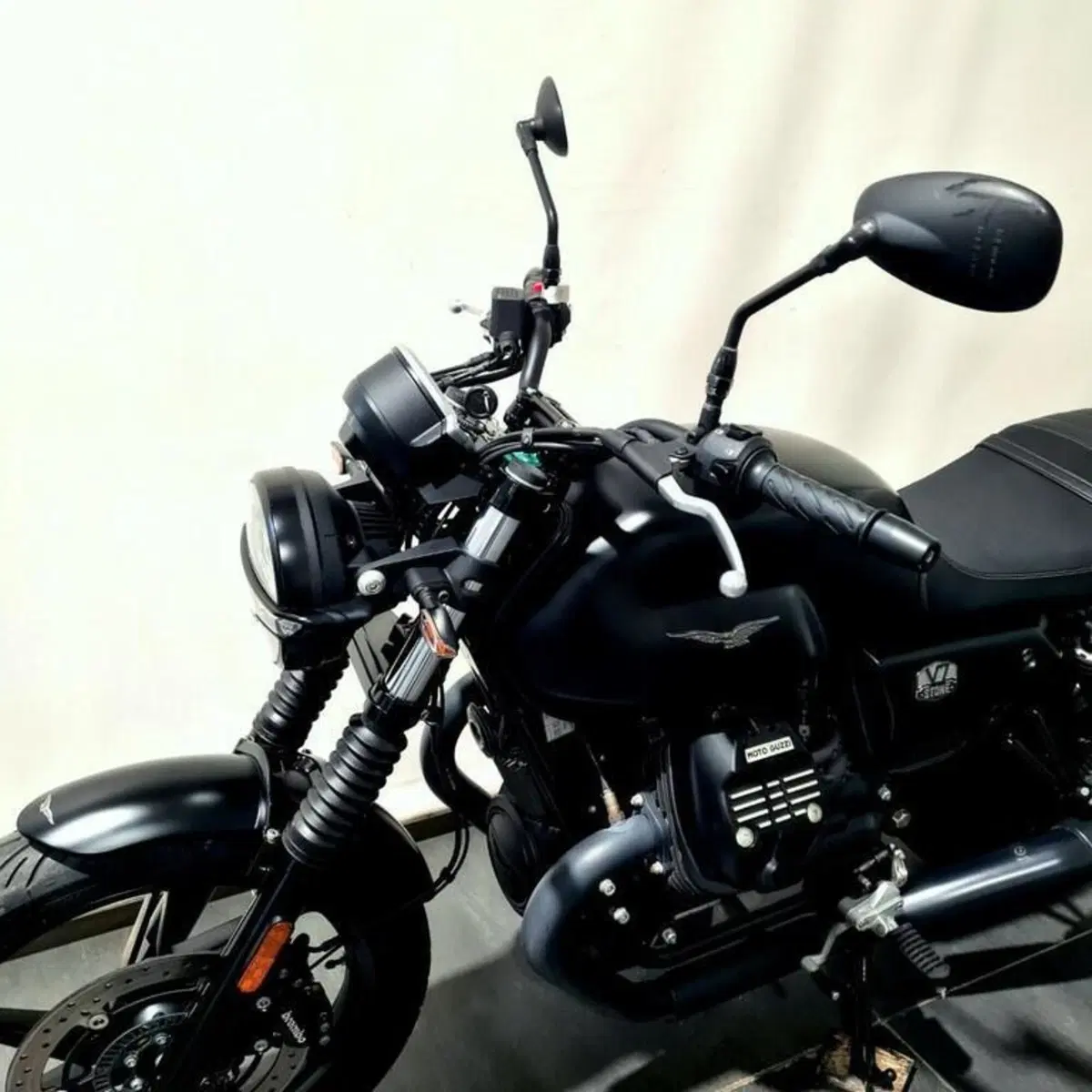 Moto Guzzi V7 Stone (2021 - 24) (8)