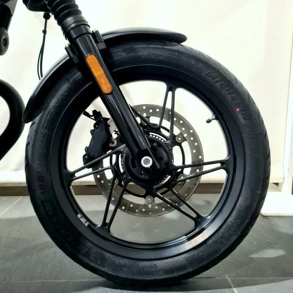 Moto Guzzi V7 Stone (2021 - 24) (15)