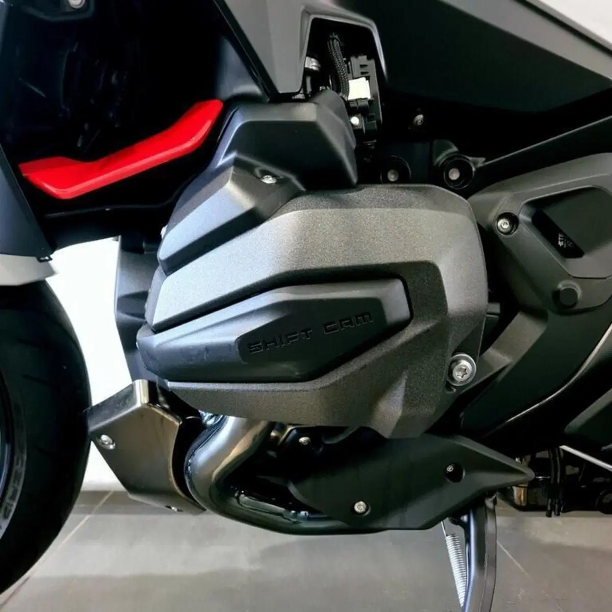 Bmw R 1300 R (2026 - 27) (10)
