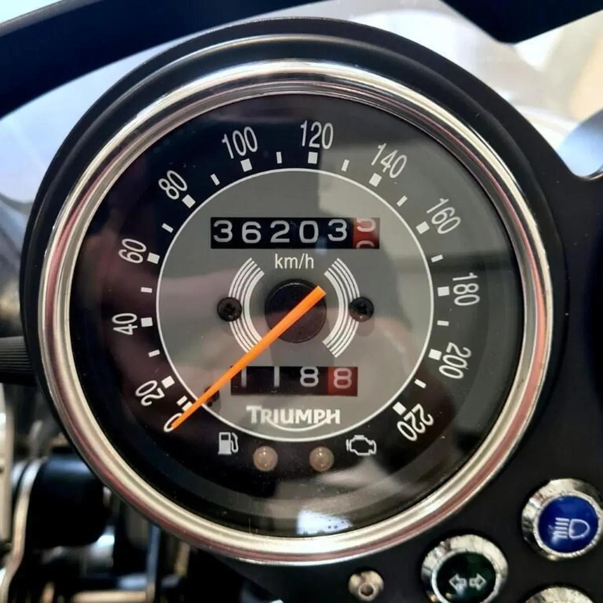 Triumph Bonneville T100 (2008 - 16) (5)