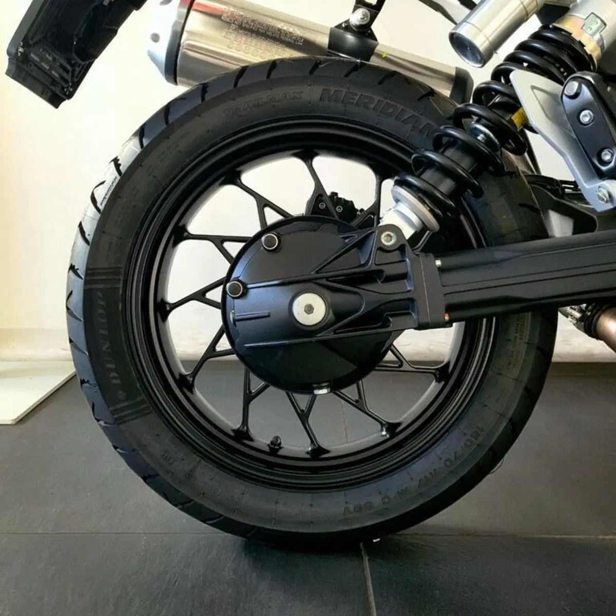Moto Guzzi V85 Strada (2024 - 26) (13)