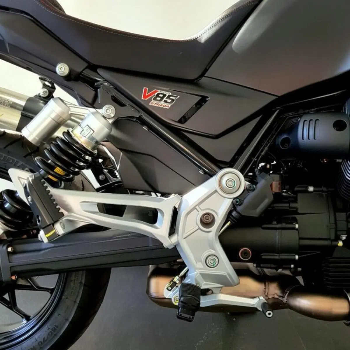 Moto Guzzi V85 Strada (2024 - 26) (12)