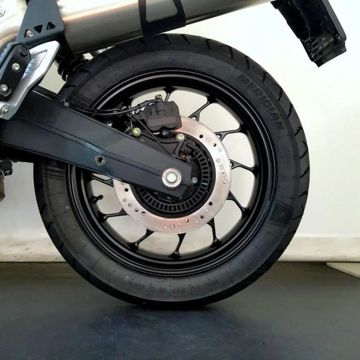 Moto Guzzi V85 Strada (2024 - 26) (9)