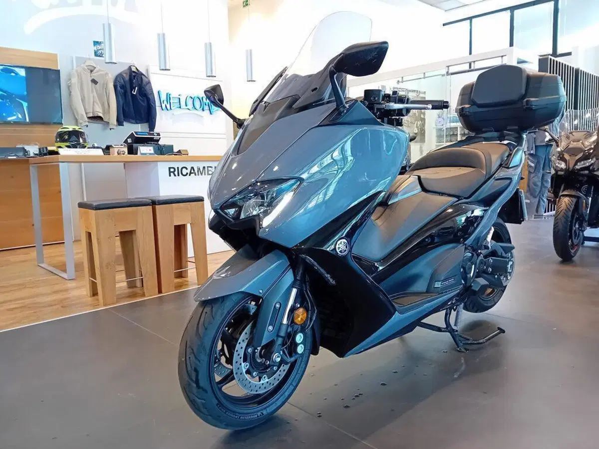 Yamaha T-Max 560 20° anniversario (2021) (2)