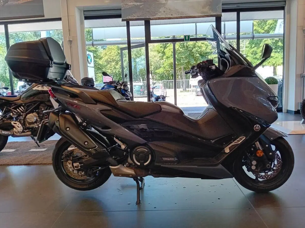 Yamaha T-Max 560 20° anniversario (2021) (4)