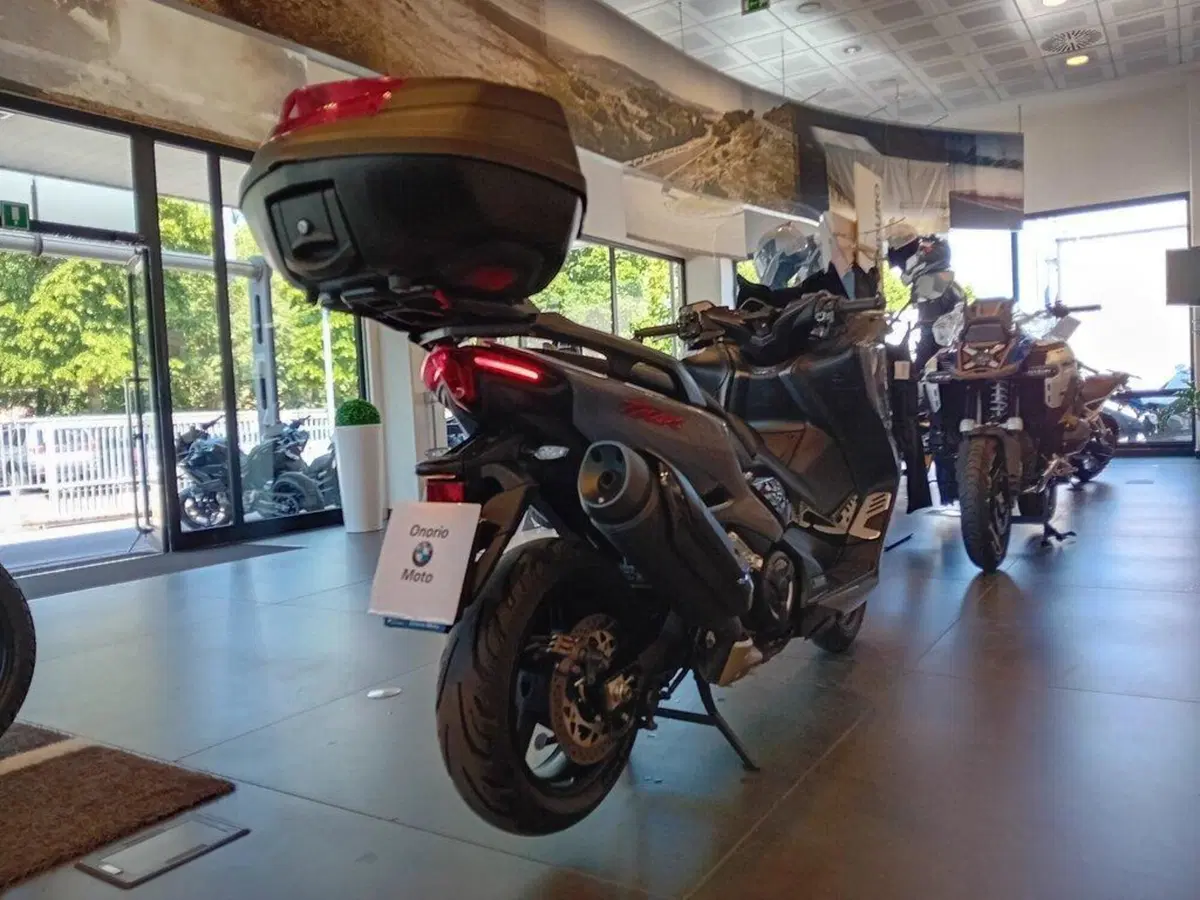 Yamaha T-Max 560 20° anniversario (2021) (5)