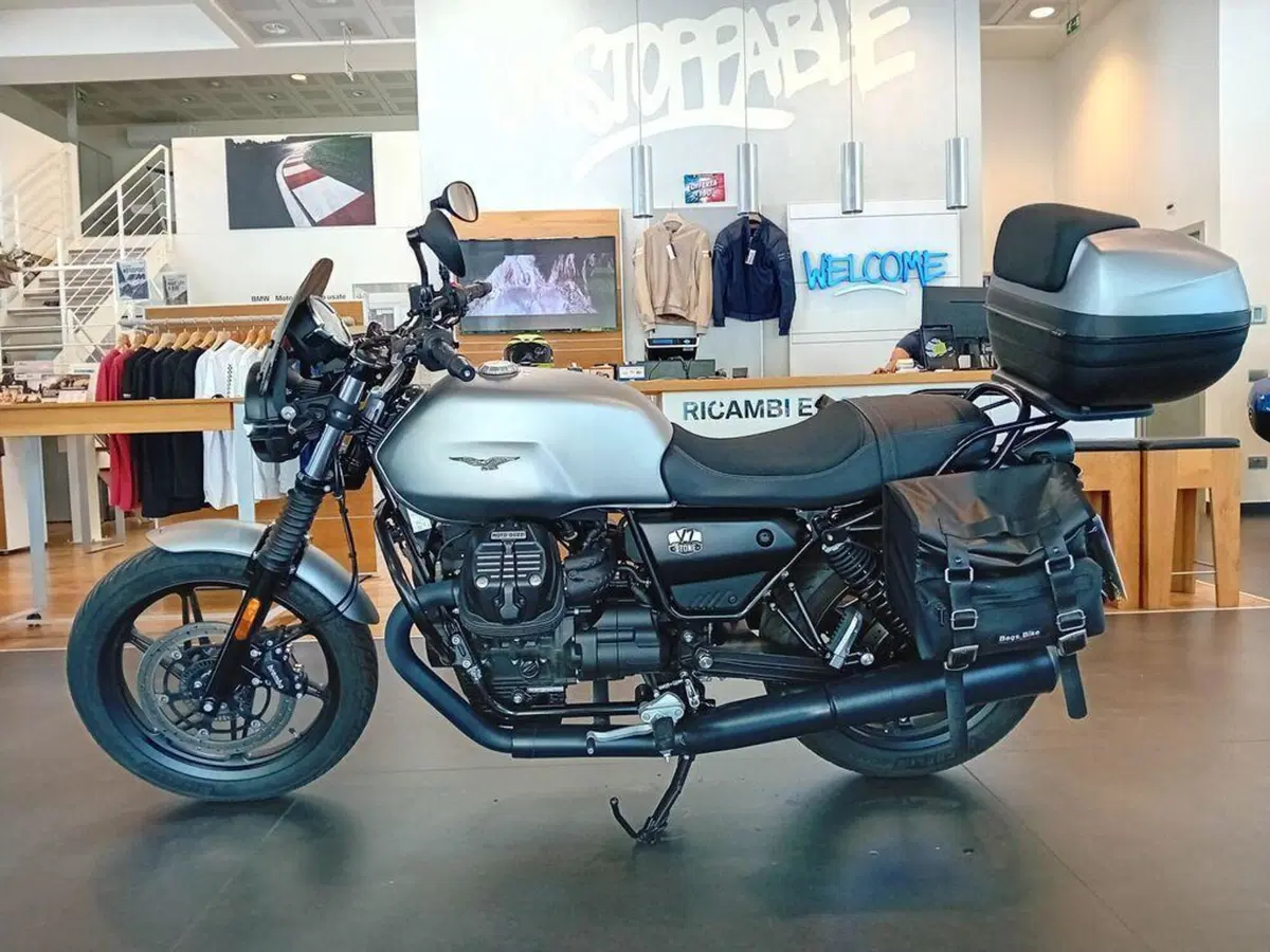 Moto Guzzi V7 Stone (2021 - 24)
