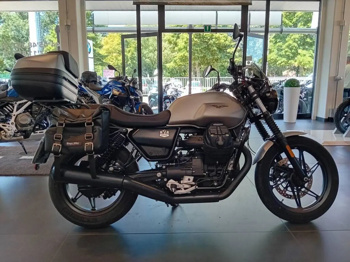 Moto Guzzi V7 Stone (2021 - 24) (4)