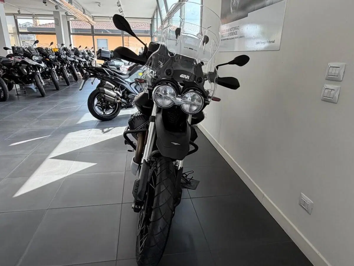 Moto Guzzi V85 TT (2021 - 23) (7)
