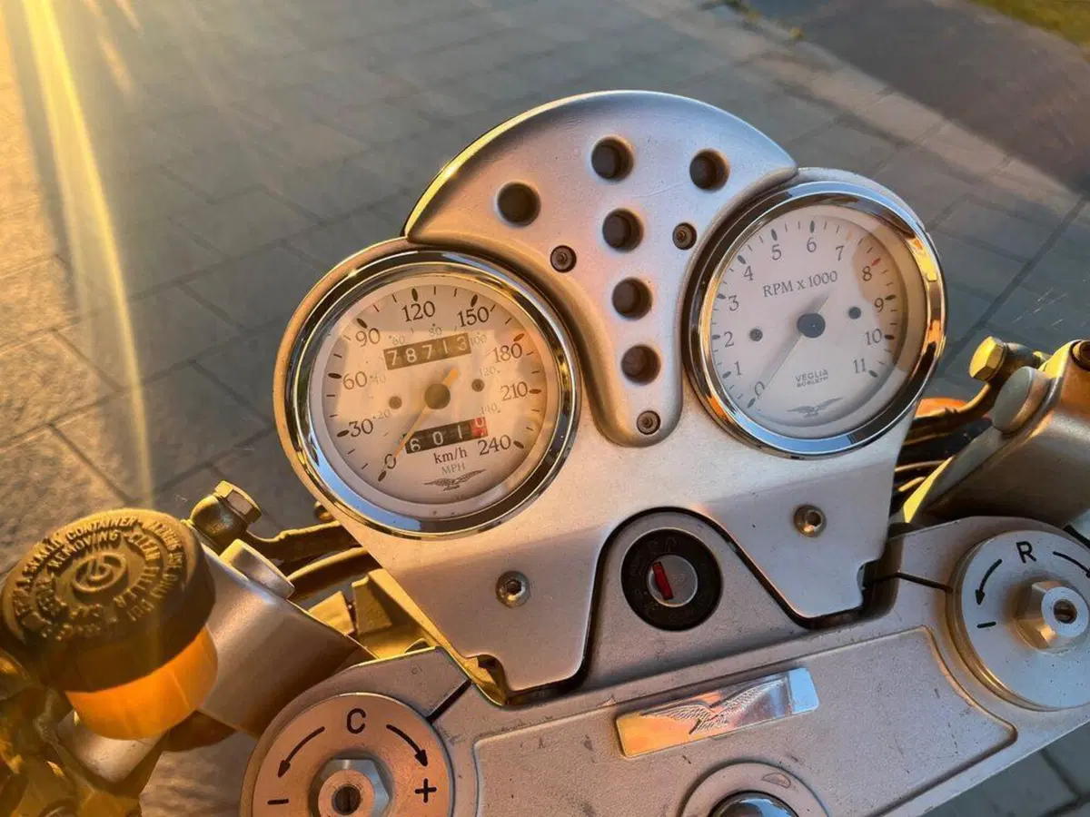 Moto Guzzi V11 Sport Naked (2002 - 05) (6)