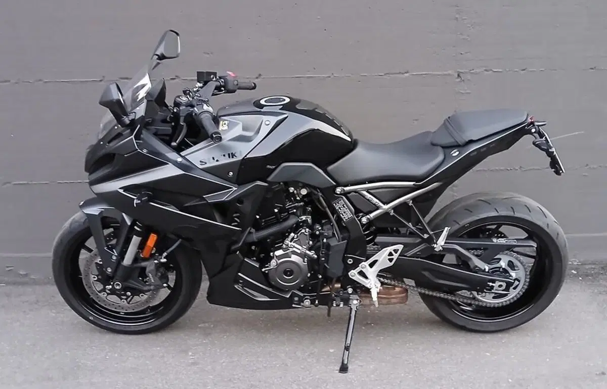 Suzuki GSX-8S Team Suzuki Edition (2024) (2)