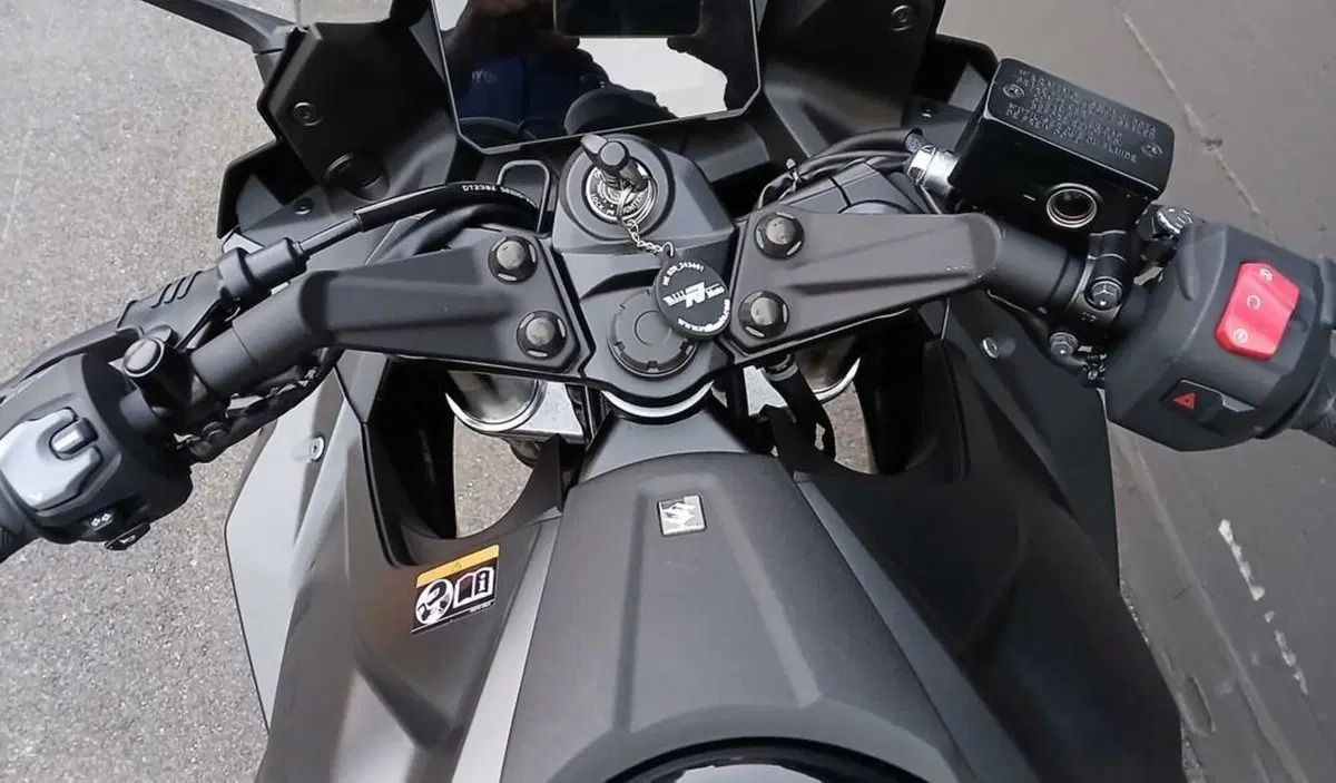 Suzuki GSX-8S Team Suzuki Edition (2024) (4)