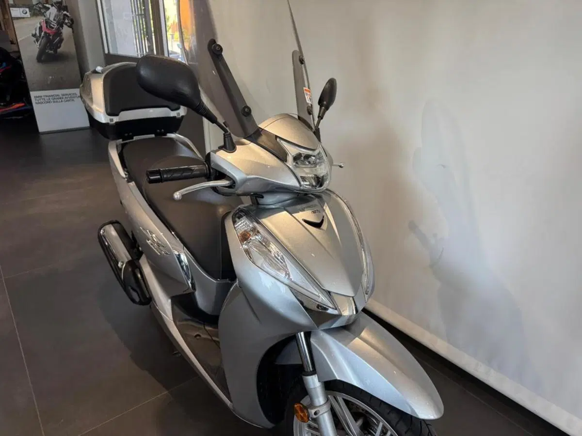 Honda SH 300 i ABS (2016 - 20) (2)