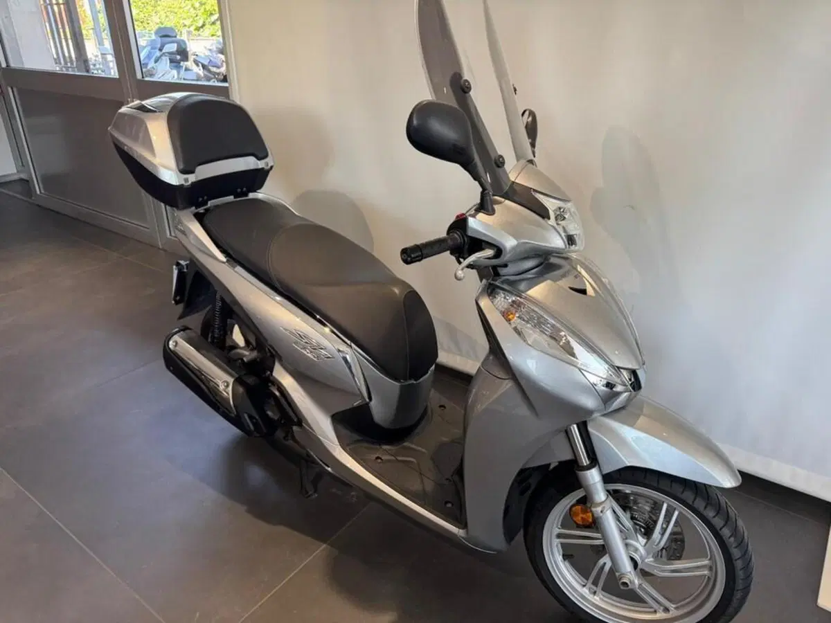 Honda SH 300 i ABS (2016 - 20) (6)