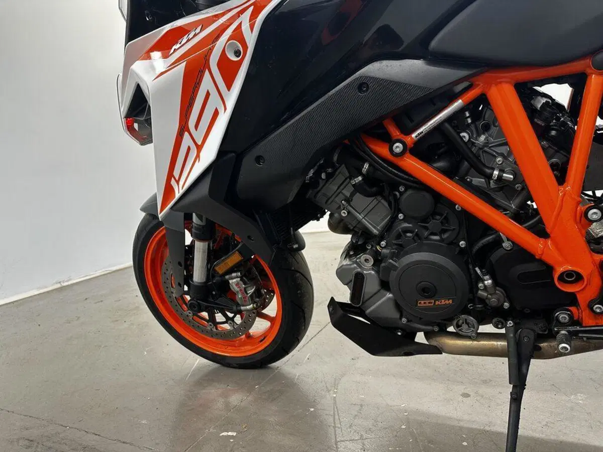 KTM 1290 Super Duke R (2020) (7)