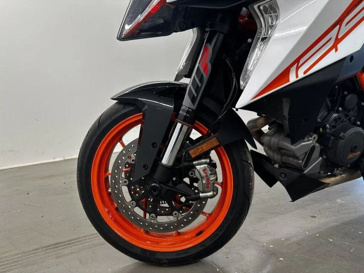 KTM 1290 Super Duke R (2020) (8)
