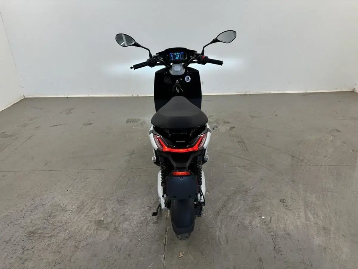 Piaggio 1 (2022 - 26) (4)
