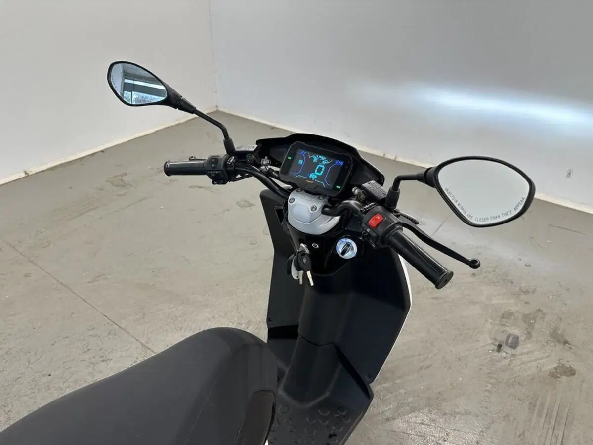 Piaggio 1 (2022 - 26) (10)