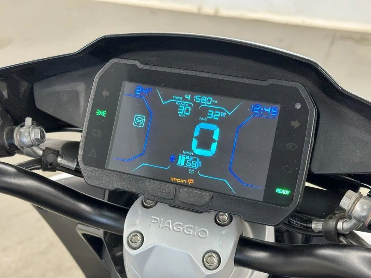 Piaggio 1 (2022 - 26) (12)