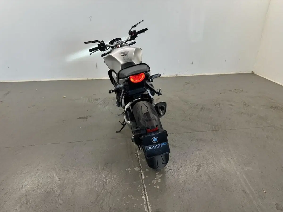 Honda CB 1000 R (2021 - 25) (5)