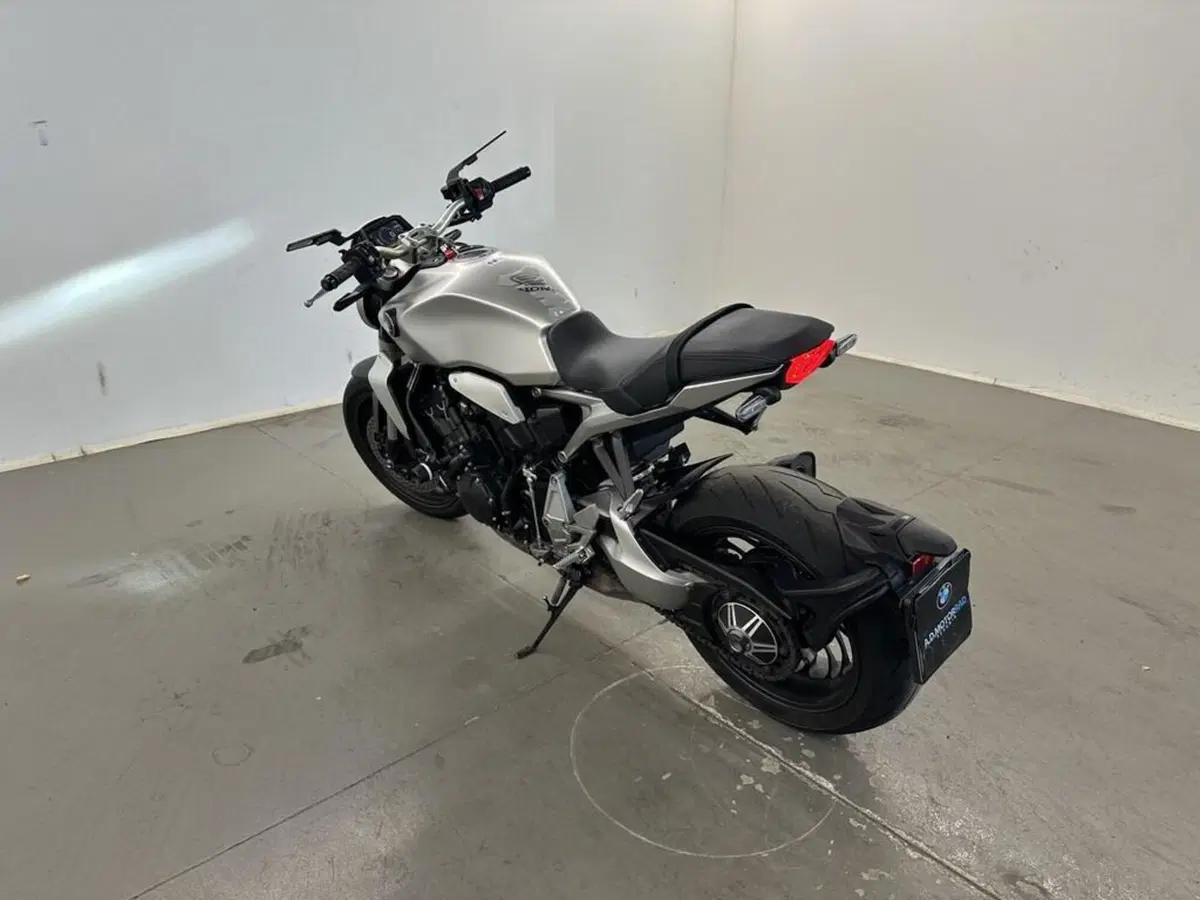 Honda CB 1000 R (2021 - 25) (6)