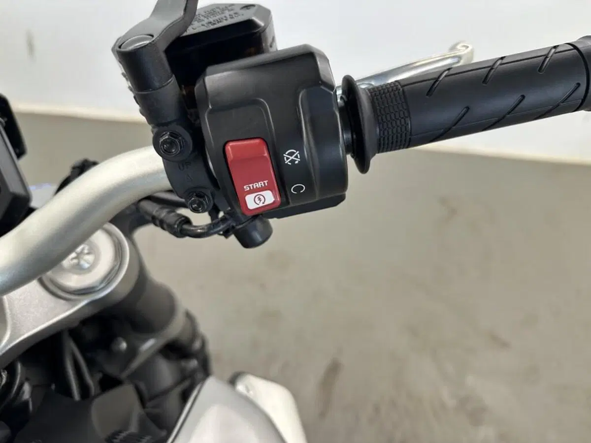 Honda CB 1000 R (2021 - 25) (10)
