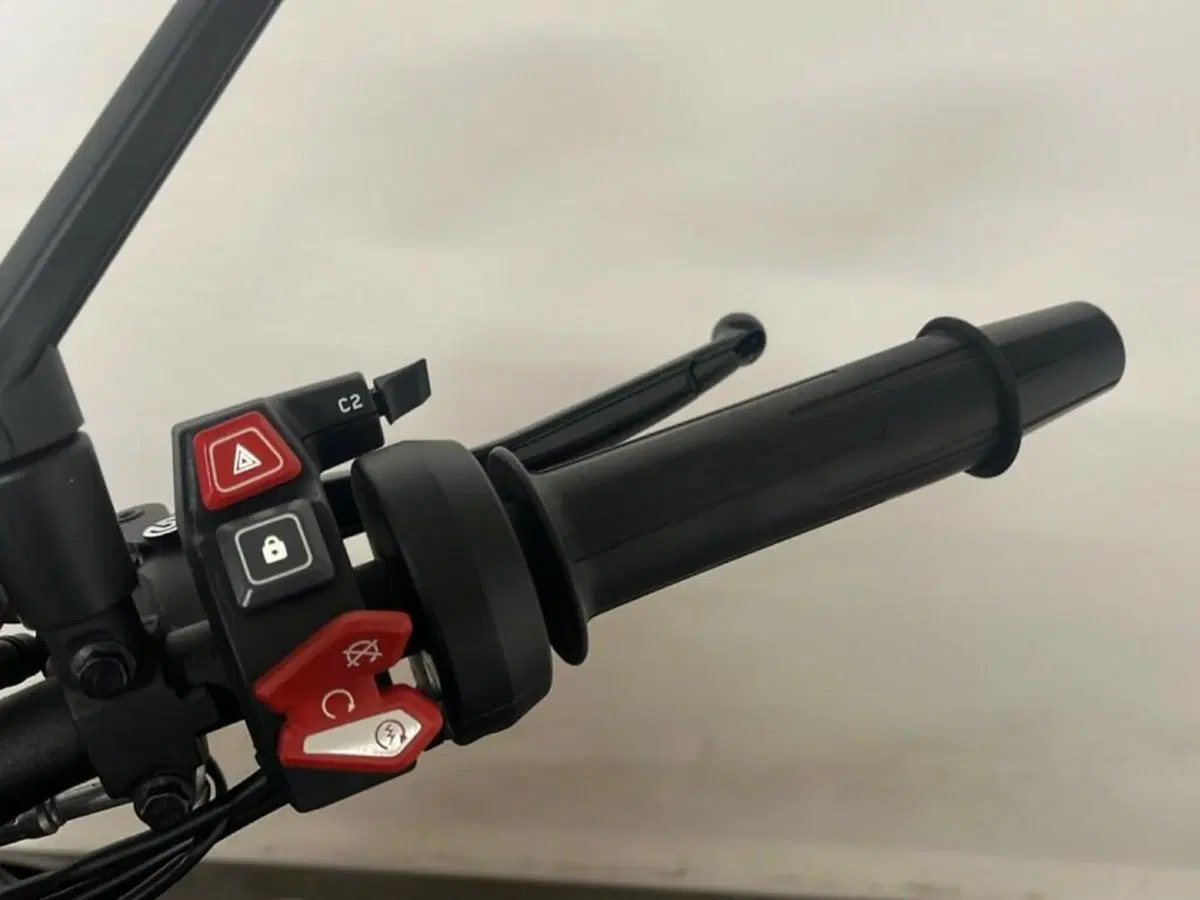 KTM 1290 Super Duke R (2022 - 23) (9)