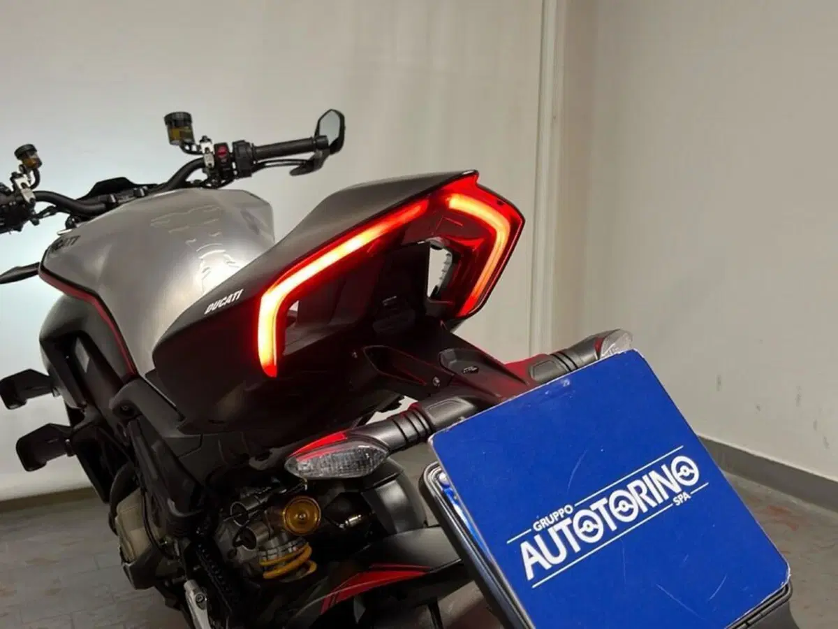 Ducati Streetfighter V4 1100 SP (2022) (14)