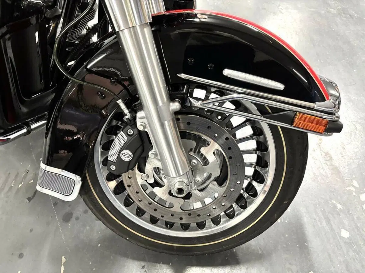 Harley-Davidson 1690 Electra Glide Ultra Limited (2010 - 13) - FLHTK (4)