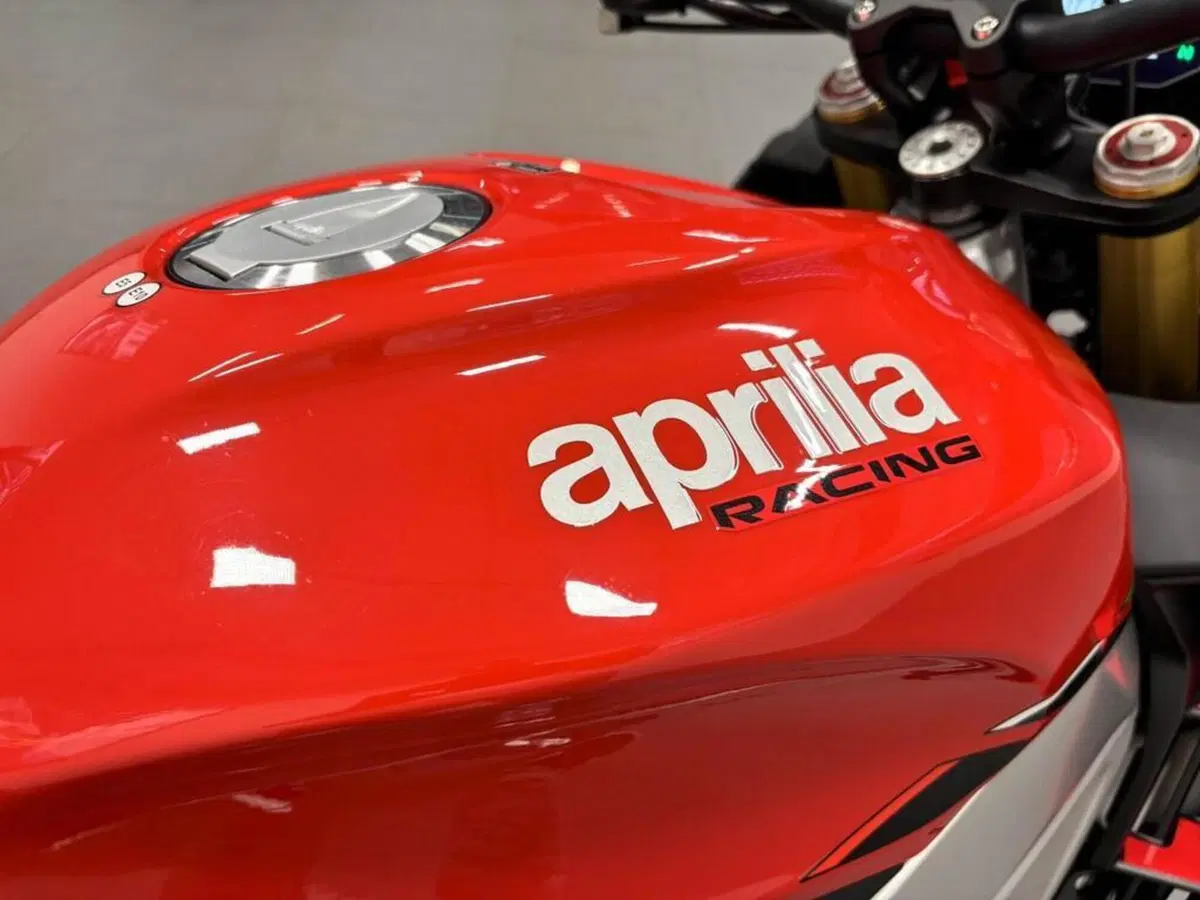Aprilia Tuono V4 (2021 - 24) (4)