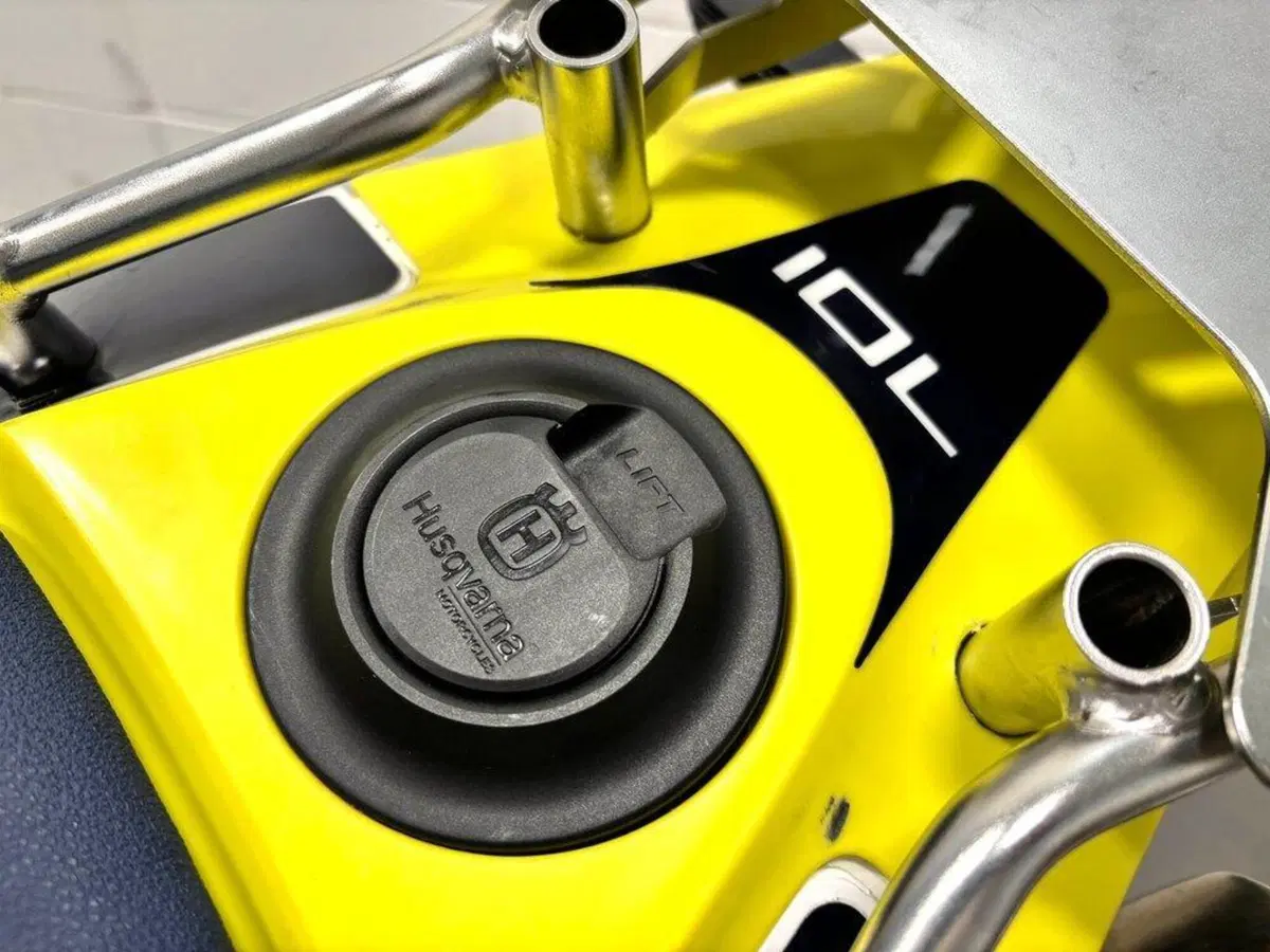 Husqvarna 701 Enduro (2022) (2)