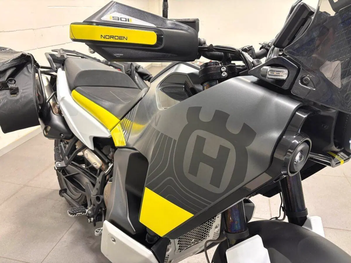 Husqvarna Norden 901 (2022 - 26) (2)