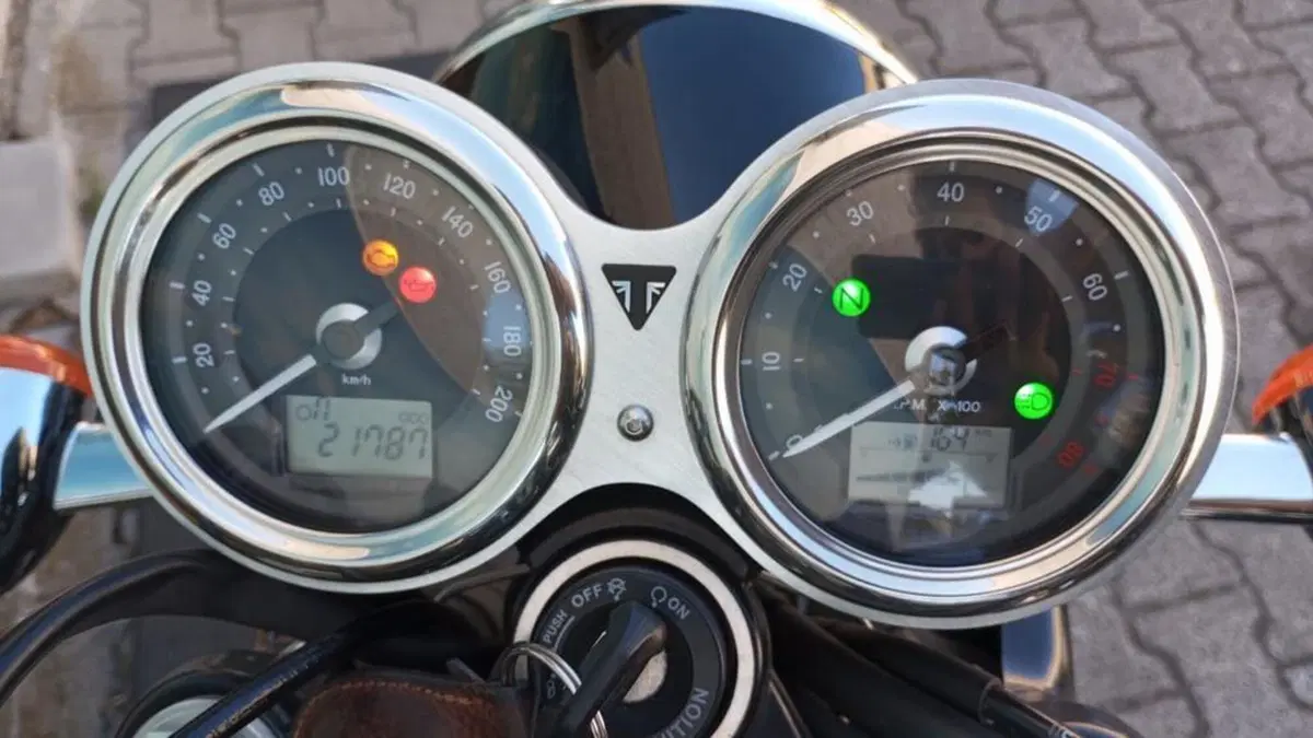 Triumph Bonneville T120 (2016 - 20) (4)