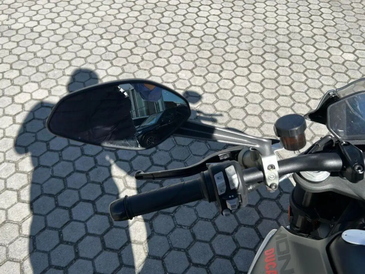 Ducati Monster 937 + (2021 - 25) (9)