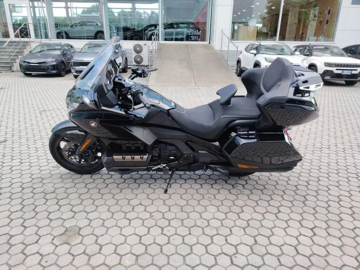 Honda GL 1800 Gold Wing Tour (2021 - 23) (4)